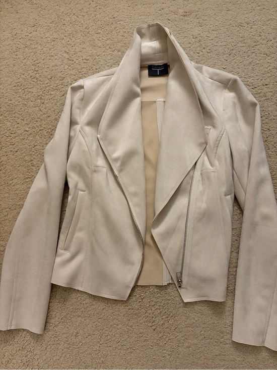 Tahari Jackets & Blazers - NWOT Tahiti Cream Asymmetrical Zip Leather Moto Jacket